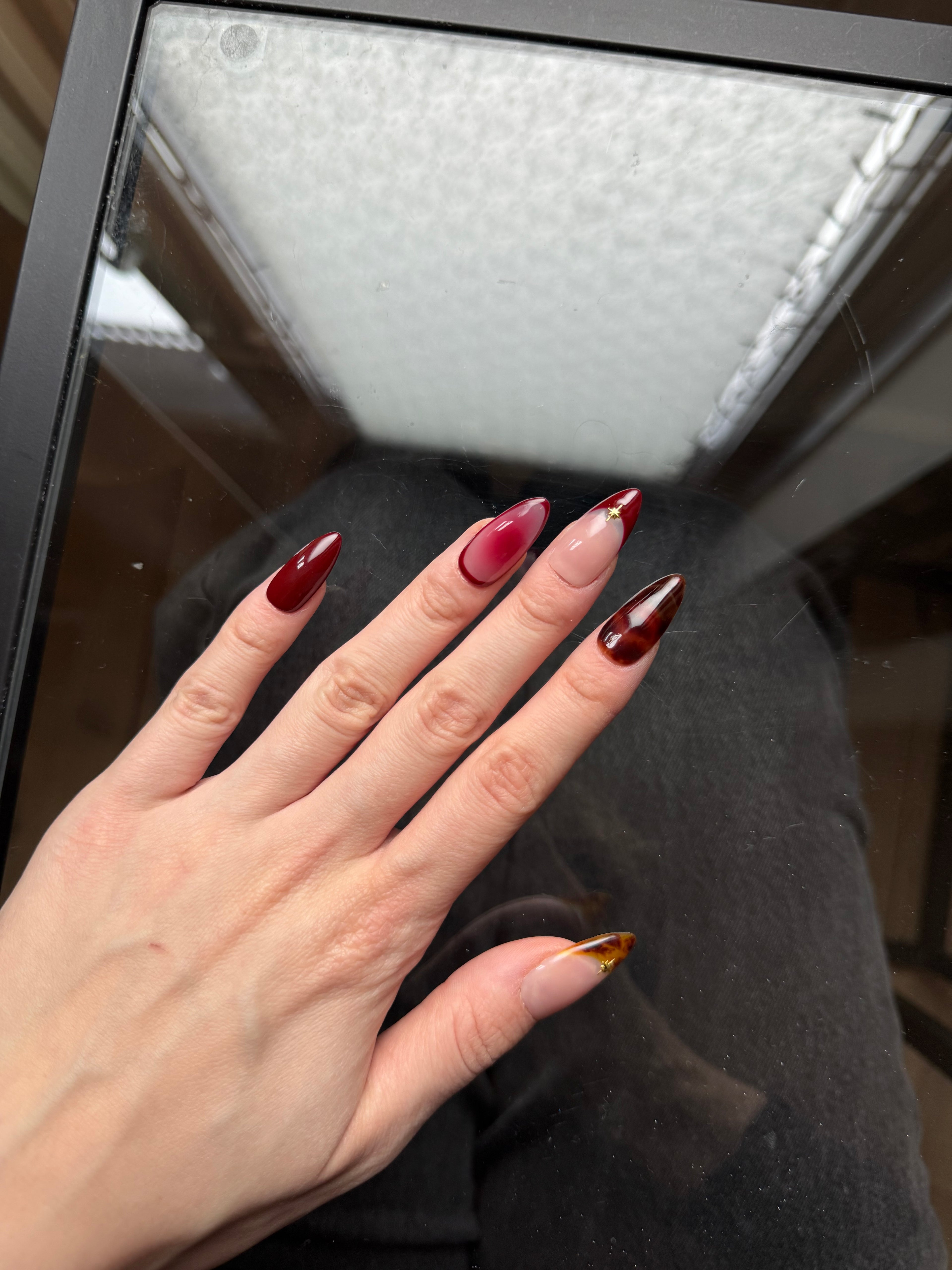Velvet Red – Deep Red & Brown Tortoise Accent Press‑On Nails