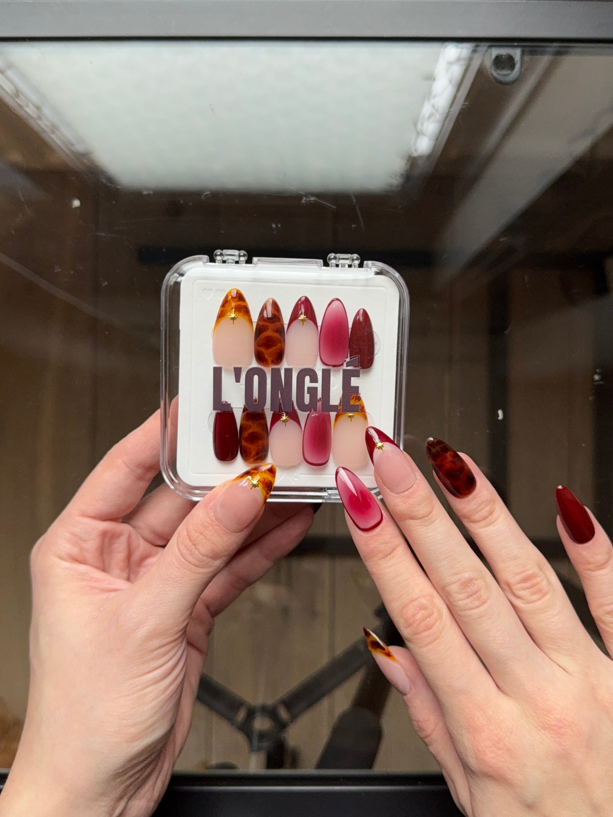 Velvet Red – Deep Red & Brown Tortoise Accent Press‑On Nails