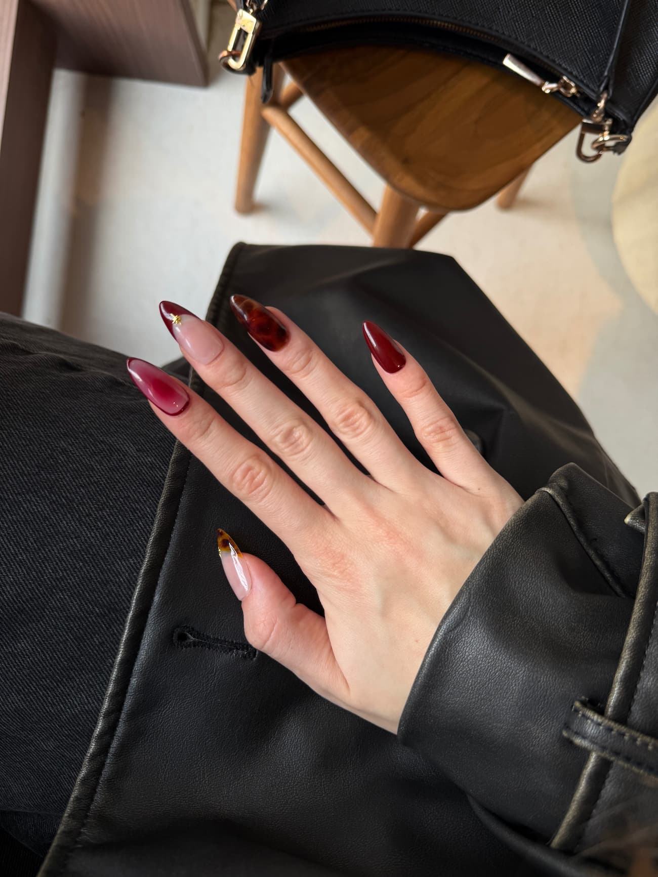 Velvet Red – Deep Red & Brown Tortoise Accent Press‑On Nails - L’ONGLÉ