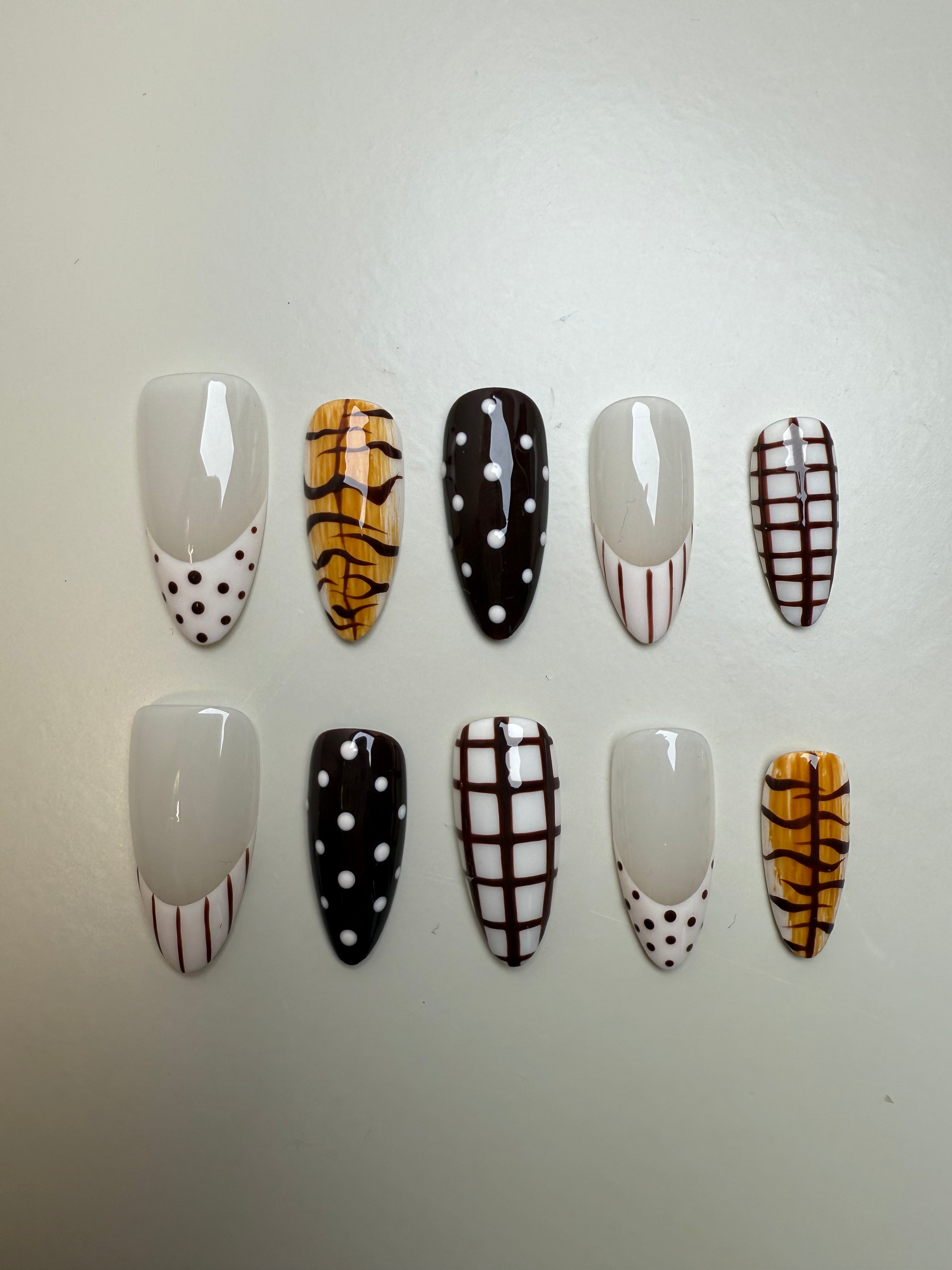 Wild Dots – Press-On Nails Almond | Animal Print & Polka Dots